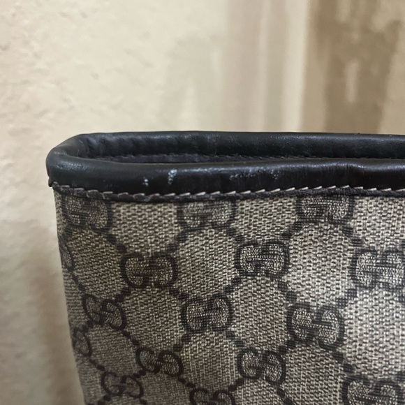 GUCCI GG SUPREME MONOGRAM TOTE - Picture 8 of 16